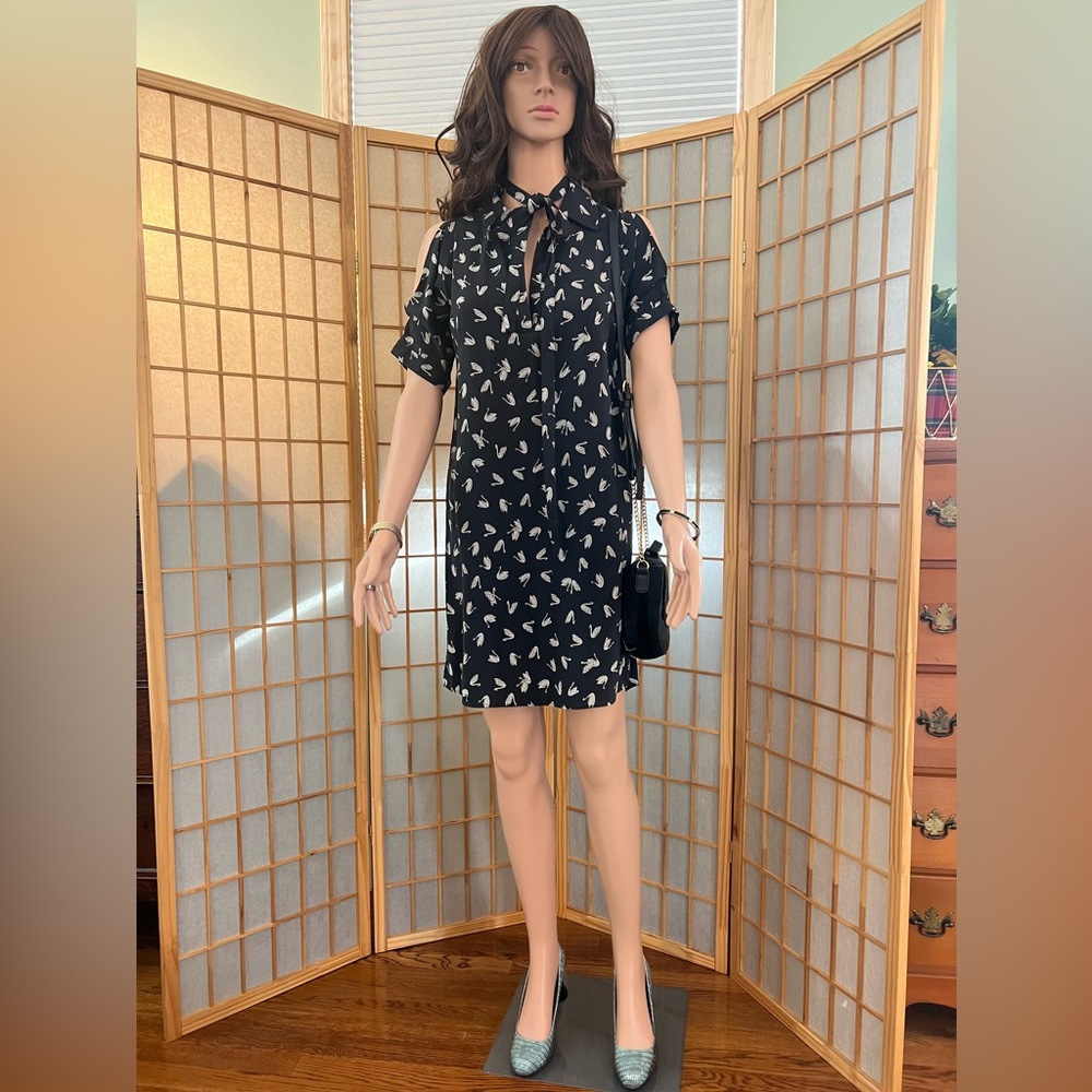 Black swan pattern long blouse with tie/belt size S/M